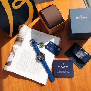 Breitling Carbon Fibre Chronograph: Premium Super Clone Watches for Sale 1100107013 - side view | Breitling