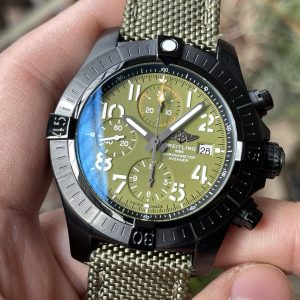 Breitling Avenger B01 45mm 1:1 Super Clone & Luxury Replica Watch 1039171979 - side view | Avenger