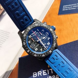 Breitling Carbon Fibre Chronograph: Premium Super Clone Watches for Sale 1100107013 - close-up | Breitling