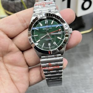 Breitling Superocean GMT 44mm Green Dial Premium Super Clone Watch 1127065269 - close-up | Breitling