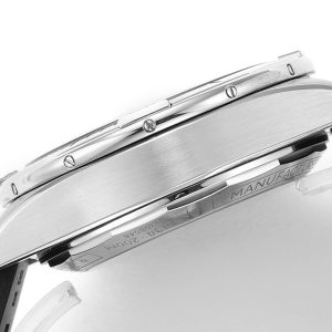 Breitling Chronomat Super Clone: Premium 1:1 Replica Watch 1114653840 - macro shot | Breitling